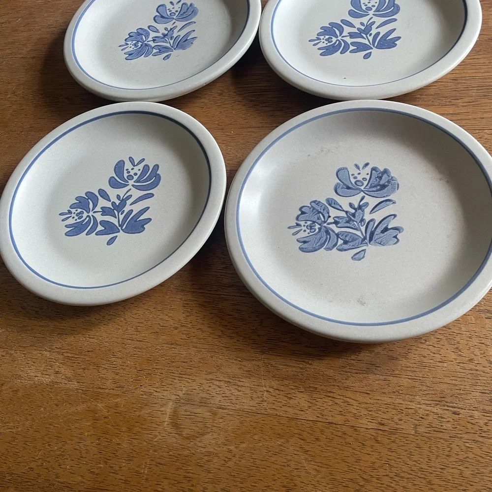 Pfaltzgraff Set of Four Cream Ceramic Dinnerware